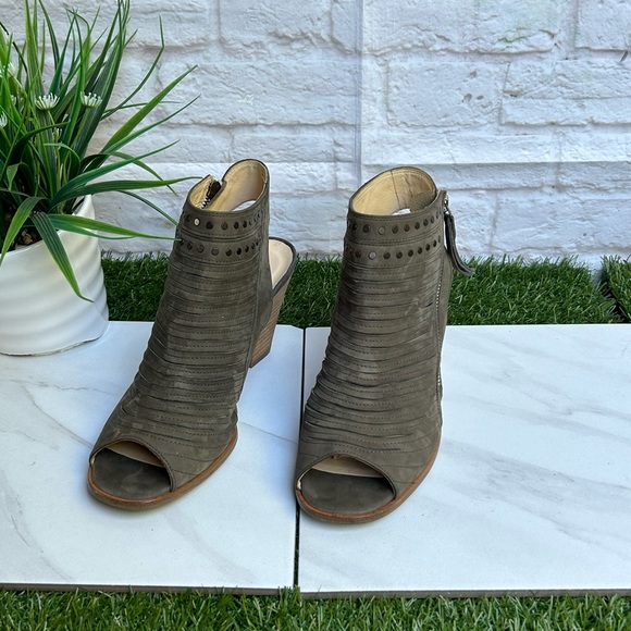 PAUL GREEN sydney Peep Toe Studded Sandal (Women)
$389.00 size 9 women - Picture 7 of 15